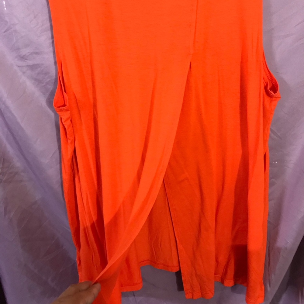 Old Navy basic tank - Picture 2 of 3